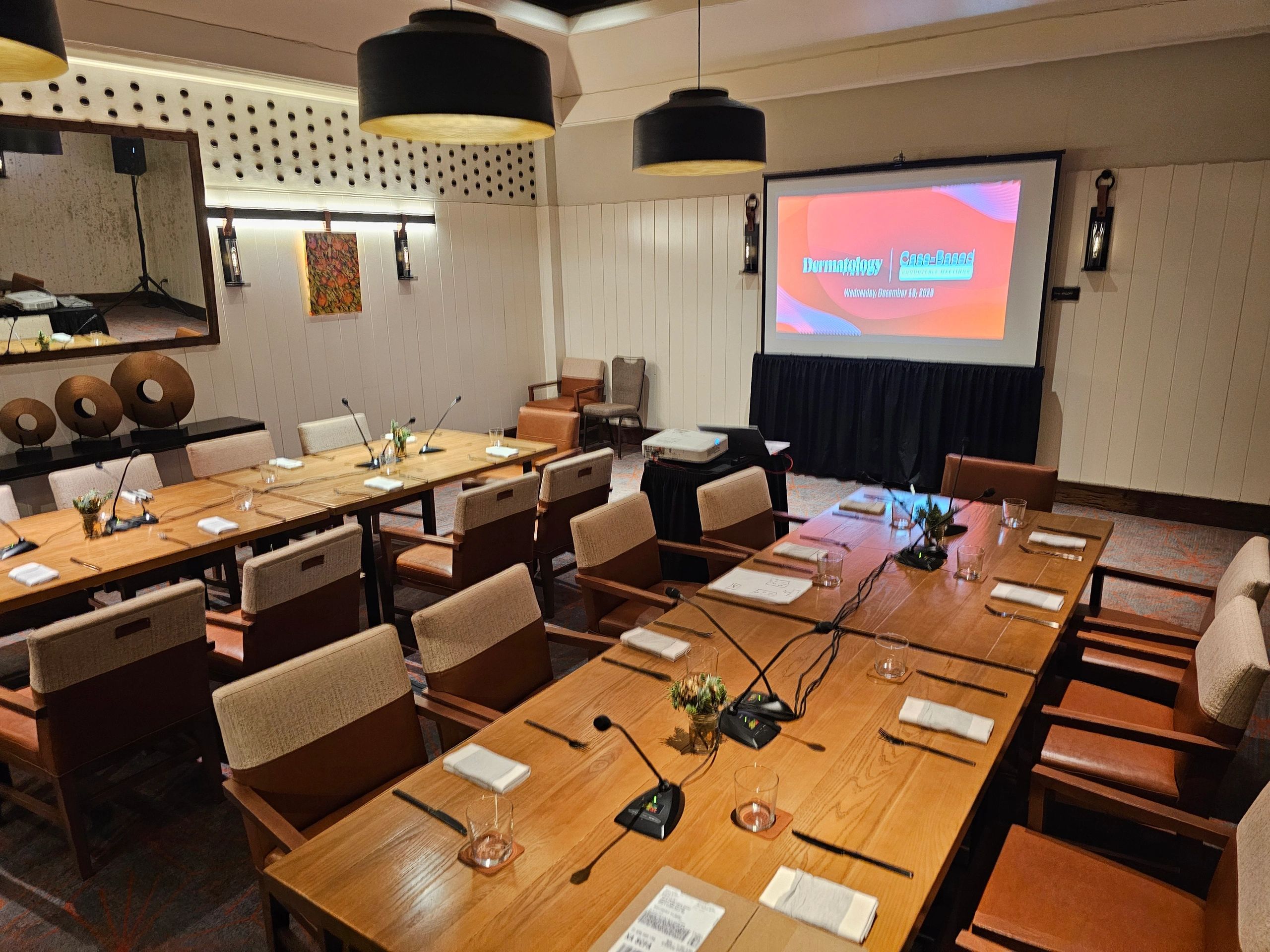 Conference room U-shape tables with presentation